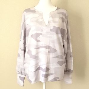 Arizona Jean Co 🥳 🥳 Camo Baggy Sleeved V-Neck Crewneck Size S